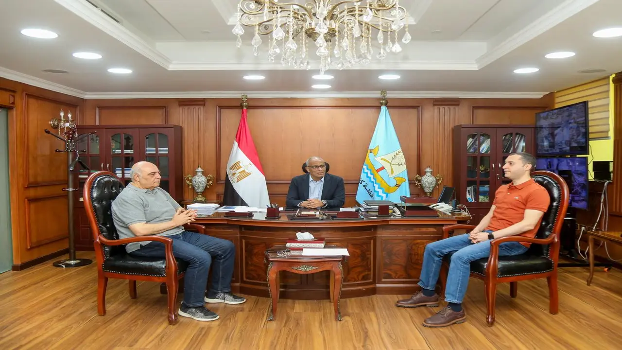محافظ كفر الشيخ يلتقي مستفيدين من إسكان “تحيا مصر” لحل مشكلة الكهرباء